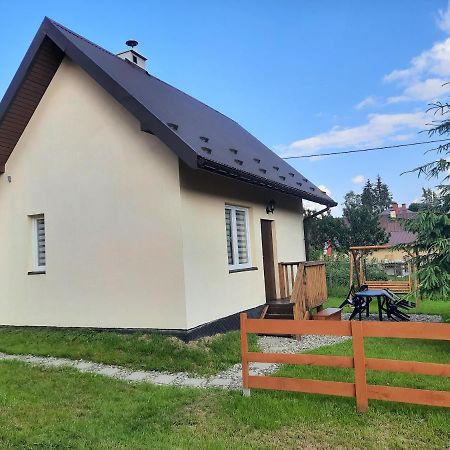 Brzoskwiniowy Domek Ustrzyki Dolne Exteriör bild